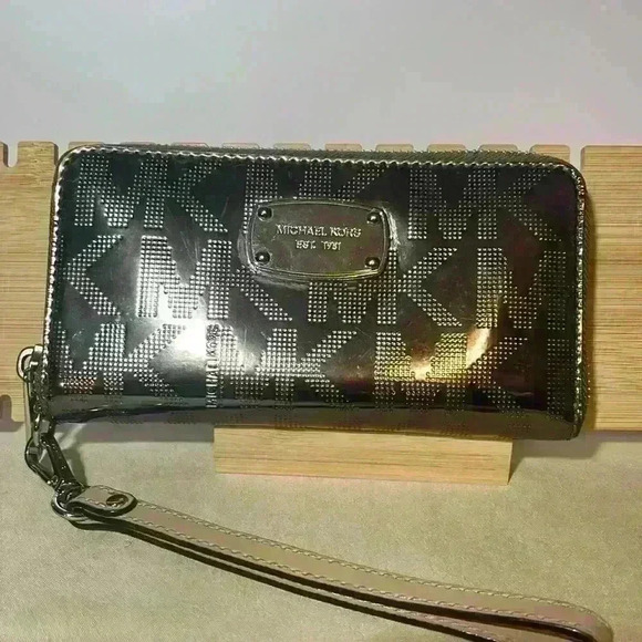 Michael Kors Wallet/Wristlet - Picture 3 of 9